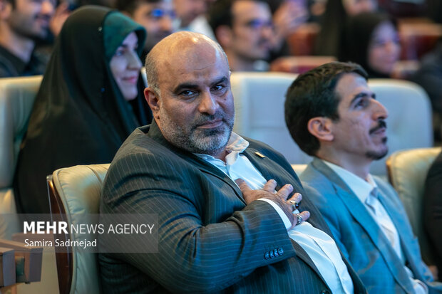 آیین تجلیل از افتخار آفرینان علمی ایران اسلامی