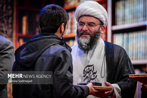 آیین تجلیل از افتخار آفرینان علمی ایران اسلامی