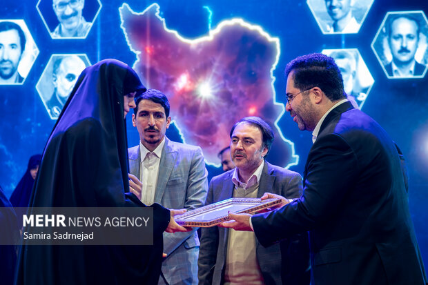 آیین تجلیل از افتخار آفرینان علمی ایران اسلامی