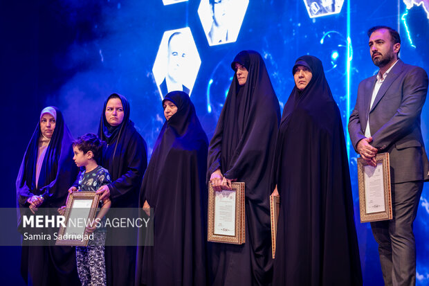 آیین تجلیل از افتخار آفرینان علمی ایران اسلامی