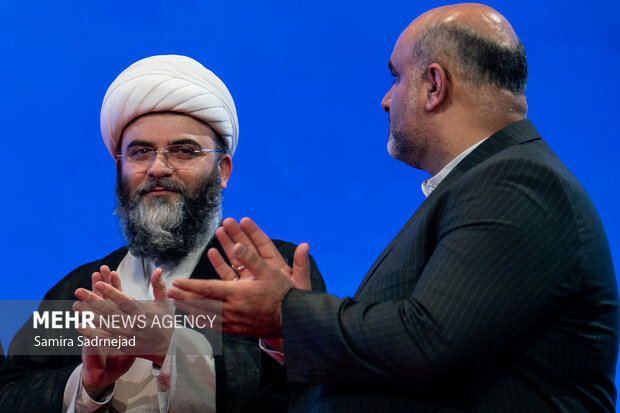 آیین تجلیل از افتخار آفرینان علمی ایران اسلامی