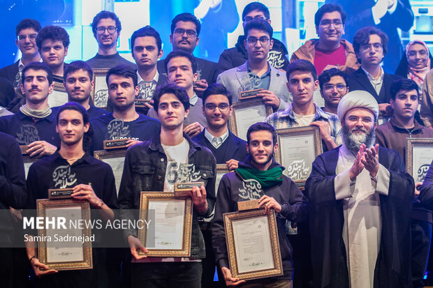 آیین تجلیل از افتخار آفرینان علمی ایران اسلامی