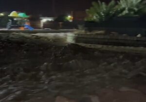 طغیان رودخانههای فصلی داخل شهر دشتی پارسیان