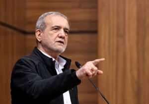 نشست فرهیختگان و اهالی فرهنگ و هنر خراسان جنوبی با پزشکیان