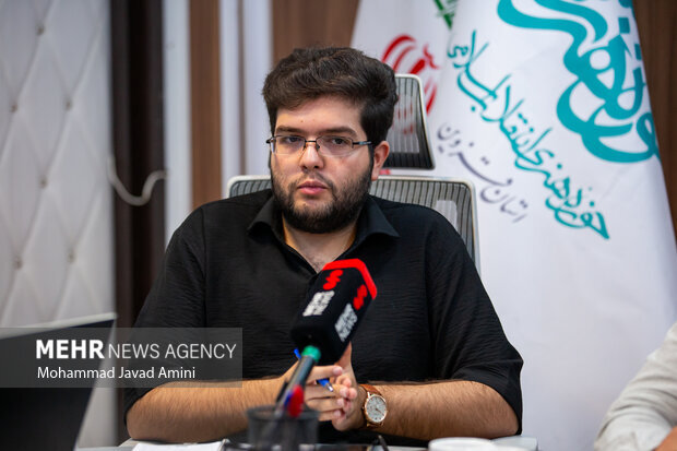 کمالی: نقد بروکراسی ناکارآمد محور اصلی مستند «مسخ‌کراسی» است