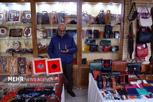 نمایشگاه و بازارچه صنایع‌دستی ویژه شب چله در سنندج