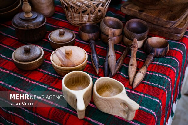 نمایشگاه و بازارچه صنایع‌دستی ویژه شب چله در سنندج