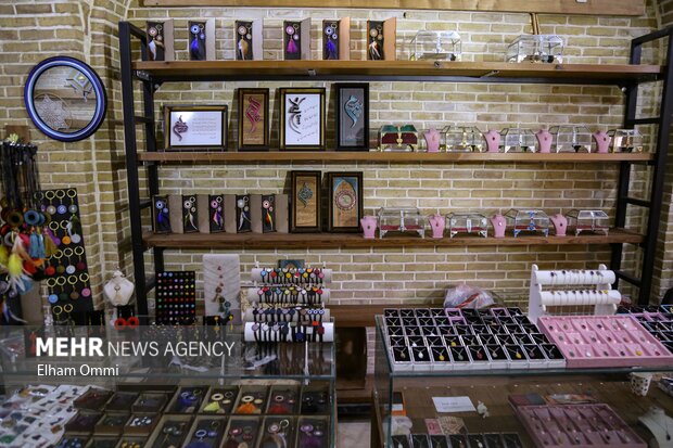 نمایشگاه و بازارچه صنایع‌دستی ویژه شب چله در سنندج