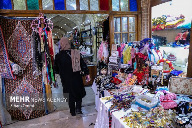 نمایشگاه و بازارچه صنایع‌دستی ویژه شب چله در سنندج