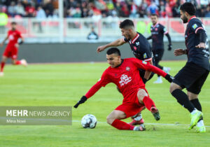 نظر کارشناس داوری در مورد صحنه های جنجالی بازی تراکتور و پرسپولیس