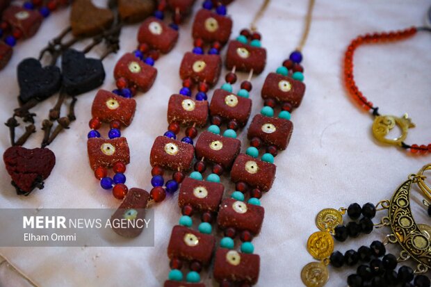 نمایشگاه و بازارچه صنایع‌دستی ویژه شب چله در سنندج