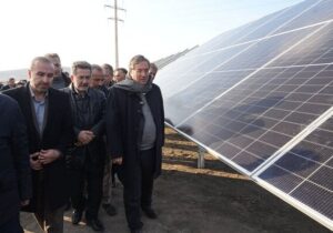 رحمانی: ۲۰۰۰ مگاوات پنل خورشیدی در آذربایجان غربی اجرایی می شود