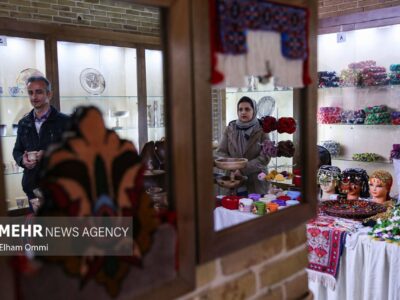 نمایشگاه و بازارچه صنایع‌دستی ویژه شب یلدا در سنندج