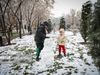 شادی مردم مشهد از بارش برف پاییزی