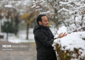 آغاز بارش برف در مشهد