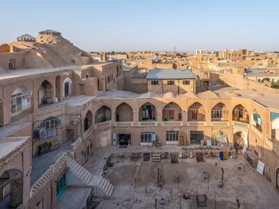 آسیب بارشها به قسمتی از تیمچه بخشی در بازار بزرگ کاشان