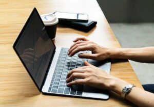 نهادهای دولتی موظف به استفاده از خدمات «فریلنسرها» شدند