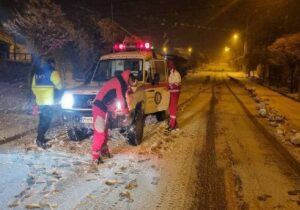 نجات جان مادر باردار در برف وکولاک شهرستان مارگون