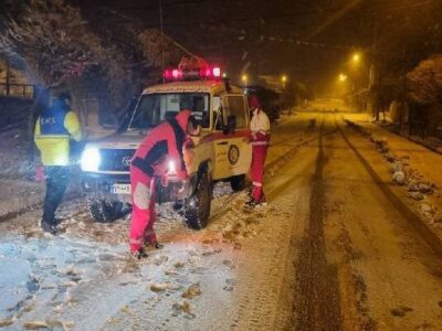 نجات جان مادر باردار در برف وکولاک شهرستان مارگون