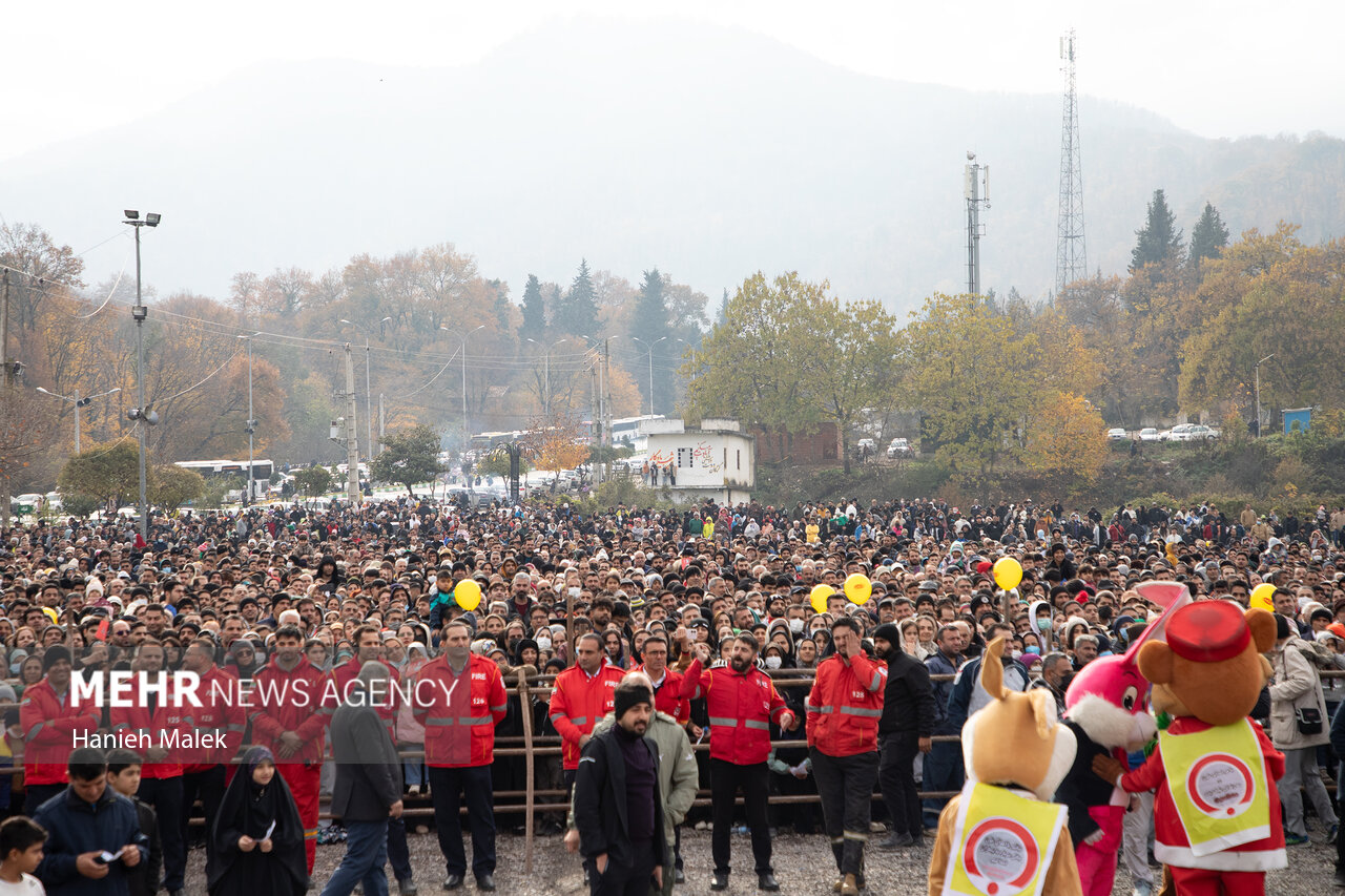 پیاده روی خانوادگی همزمان با جشن ۱۰۰سالگی شهر گرگان