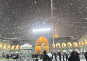 بارش برف در آستان مقدس امام رضا(ع)