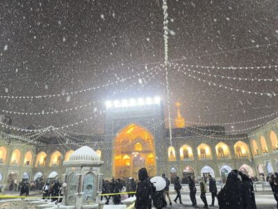 بارش برف در آستان مقدس امام رضا(ع)