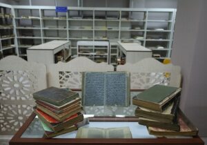 ۳۴۴ نسخه کتاب و سند تاریخی در ارومیه اهدا شد