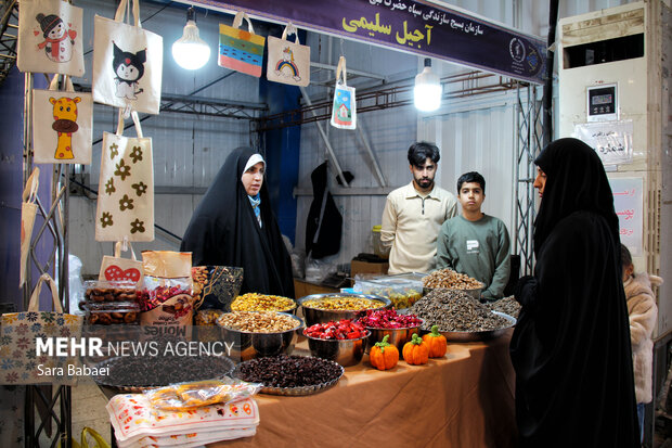 یلدا نزدیک است؛ جلوه‌های نمایشگاهی شب چله در کرمانشاه