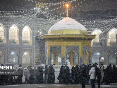 شب برفی در حرم مطهر امام رضا(ع)