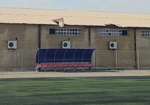 سقف پنج سالن ورزشی جاسک در پی بارندگی و طوفان اخیر تخریب شد