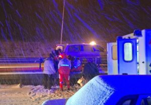 لحظات نفسگیر نجات مادر باردار گرفتار در برف و کولاک امین‌الله