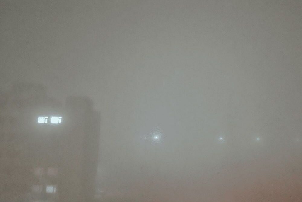 سکوت خاکستری اراک، میان دود و مه غلیظ