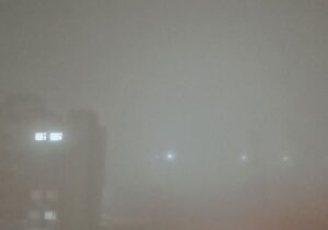 سکوت خاکستری اراک، میان دود و مه غلیظ