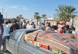 رسیدن کمک‌های مردم زرآباد سیستان و بلوچستان به سیل‌زدگان جاسک