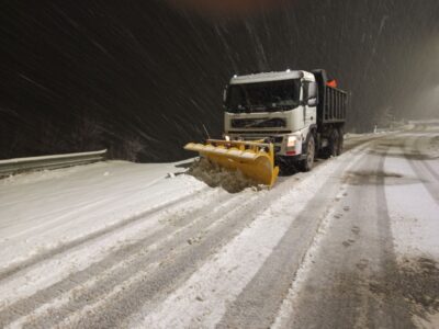 برف روبی شبانه محورهای ارتباطی در آذربایجان غربی