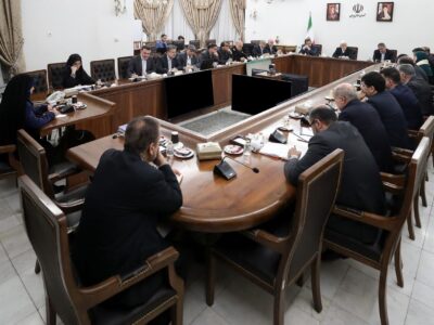 عارف: اصلاحات ساختاری نباید تأثیر منفی بر معیشت مردم داشته باشد