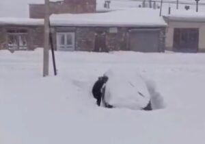 روستای گنبرف زیر یک متر برف فرو رفت