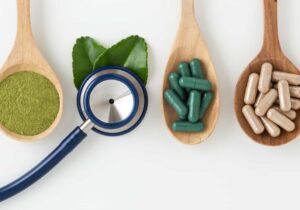 آنفلوآنزا دوباره اوج گرفت؛ طب سنتی چه کمکی میتواند بکند؟/ بهترین داروی گیاهی برای بهبود آنفلوآنزا/ اینگونه شدت آنفلوآنزا را کم کنید