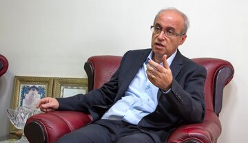 صنعت دارو در آستانه فروپاشی است/ هشدار جدی رئیس کیمته دارو کمیسیون بهداشت مجلس؛ منتظر افزایش قیمت دارو باشیم!