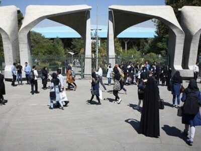 ببینید | بنر اعتراضی عجیب روی پراید به مناسبت روز دانشجو!