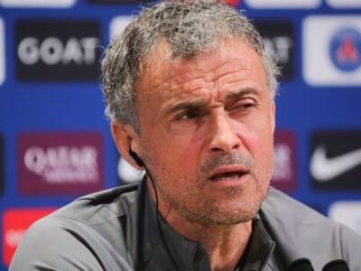 ببینید | استفاده لوییز انریکه از یک مانیتور عظیم در تمرینات پاریسنژرمن برای پیادهسازی اهداف تاکتیکی