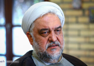 امیریفر: زور دولتهای قبل به نهادهای بودجهبگیر نمیرسید اما پزشکیان میتواند/ صداوسیما خودش درآمد دارد بودجهاش باید کم شود