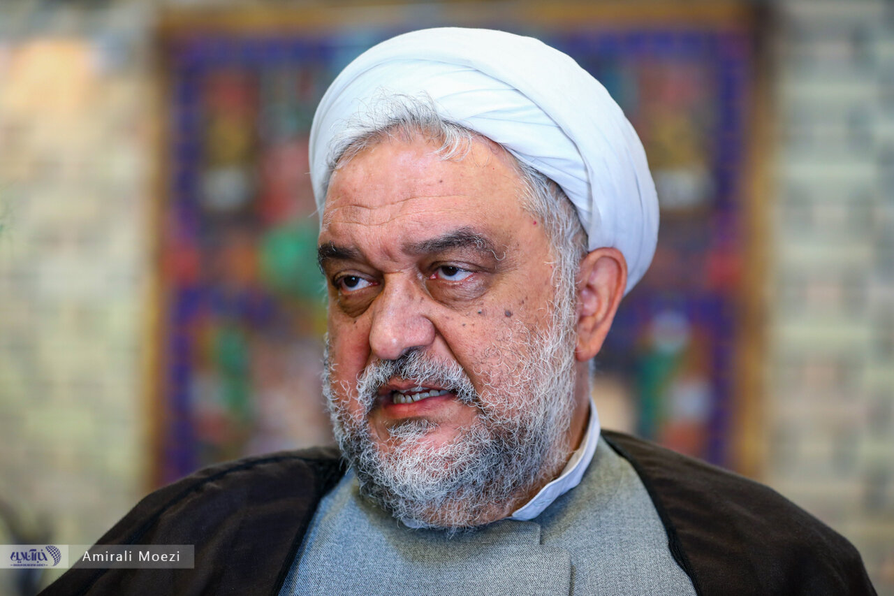 امیریفر: زور دولتهای قبل به نهادهای بودجهبگیر نمیرسید اما پزشکیان میتواند/ صداوسیما خودش درآمد دارد بودجهاش باید کم شود