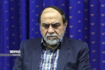 تفسیر عجیب رحیم‌پور ازغدی از ماجرای ماراتن کیش؛ زن باید جذابیت خود را مدیریت کند/ نمی شود که به اصطلاح مردان را کاری کنیم که به زنان نگاه نکنند