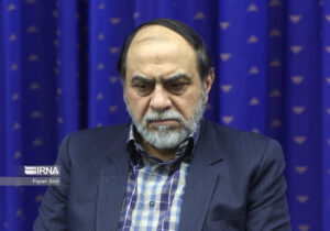 تفسیر عجیب رحیمپور ازغدی از ماجرای ماراتن کیش؛ زن باید جذابیت خود را مدیریت کند/ نمی شود که به اصطلاح مردان را کاری کنیم که به زنان نگاه نکنند