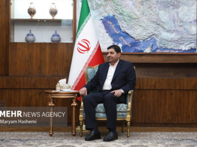 ماجرای خبر توهین به رئیسی در جلسه‌ای با حضور پزشکیان چیست؟/ مخبر انتقاد کرد