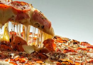 چرا پیتزای سرد باقیمانده در یخچال خوشمزهتر است؟