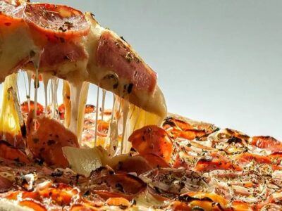 چرا پیتزای سرد باقی‌مانده در یخچال خوشمزه‌تر است؟