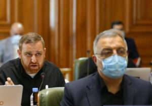 انتقاد تند از نصب گسترده تصاویر زاکانی در شهر و نماز جمعه/ عضو شورای: بودجه شهر صرف حکمرانی نمایشی می‌شود