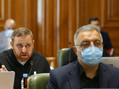 انتقاد تند از نصب گسترده تصاویر زاکانی در شهر و نماز جمعه/ عضو شورای: بودجه شهر صرف حکمرانی نمایشی میشود